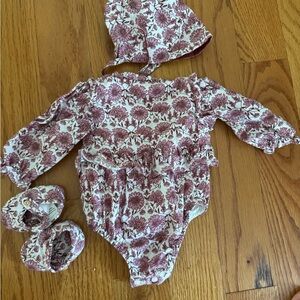 Gocco Spain Floral Baby Outfit with Hat and Booties